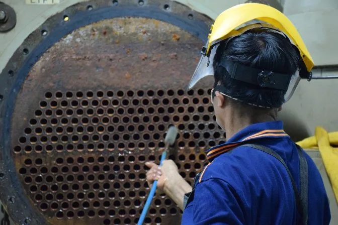 preventive-maintenance-cleaning-condenser-tube