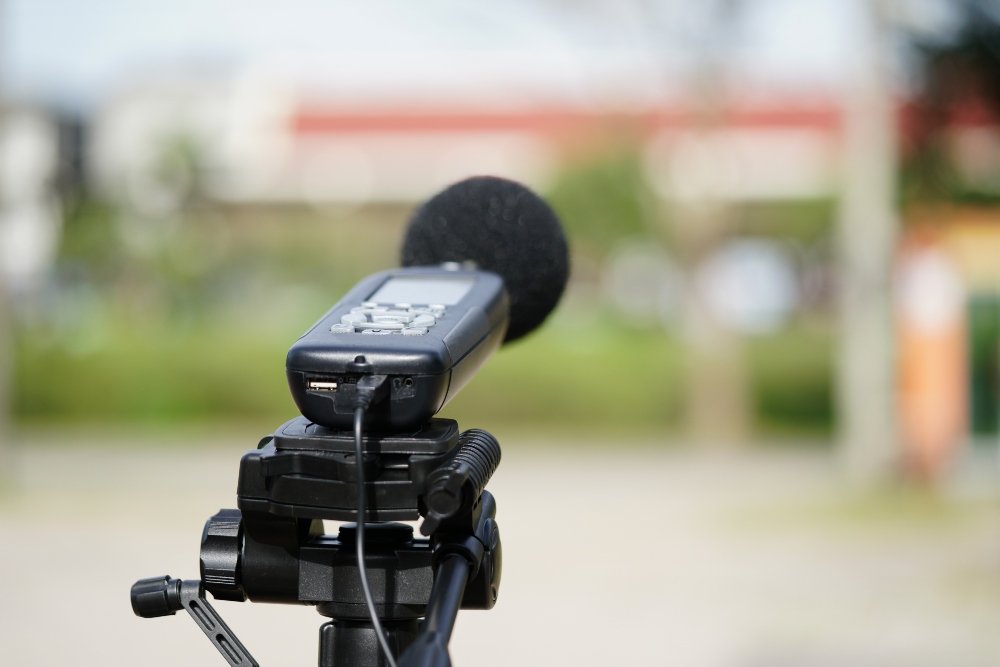 sound-level-meter-in-action