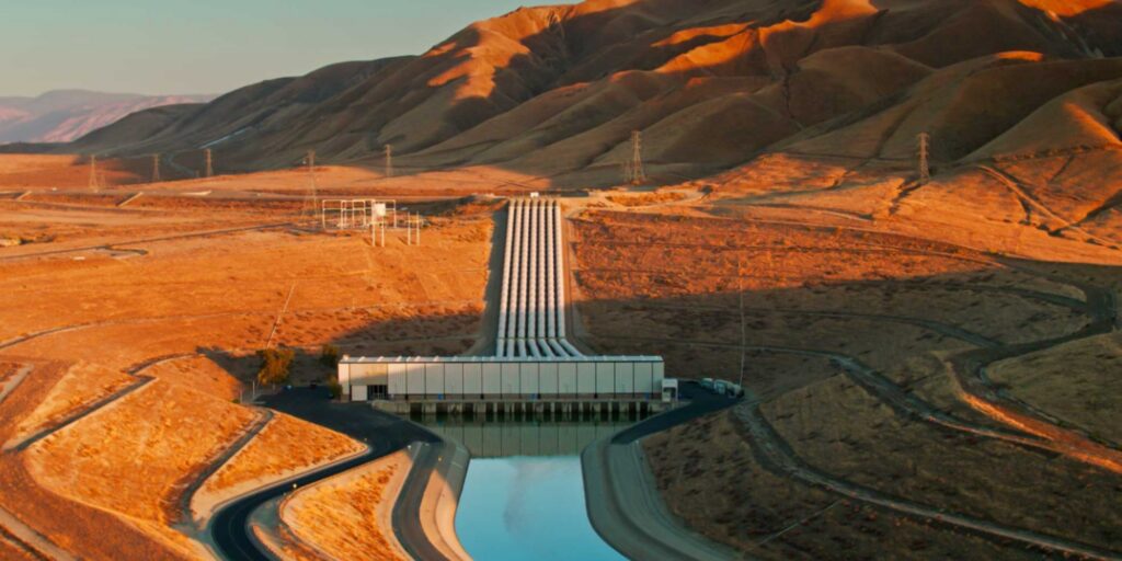 California Aqueduct and water-conveyance infrastructure (hero version)