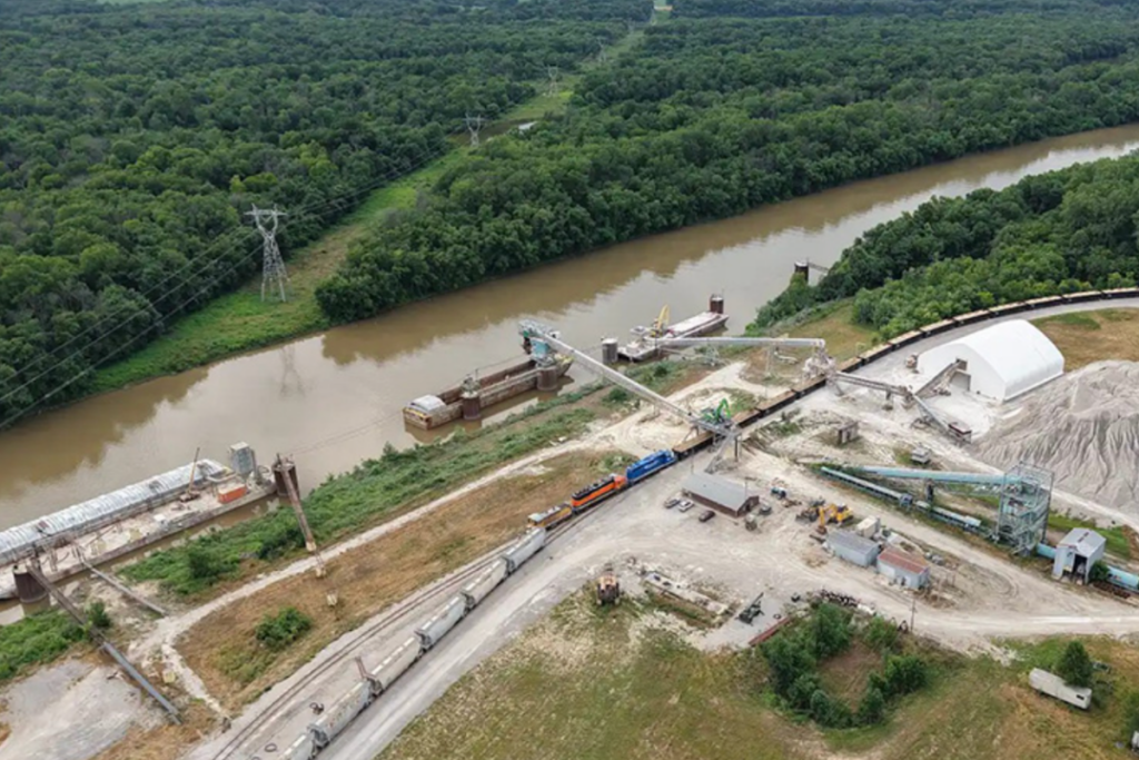 [Lock, bridge, terminal, or freight asset] in [confirmed Illinois location]