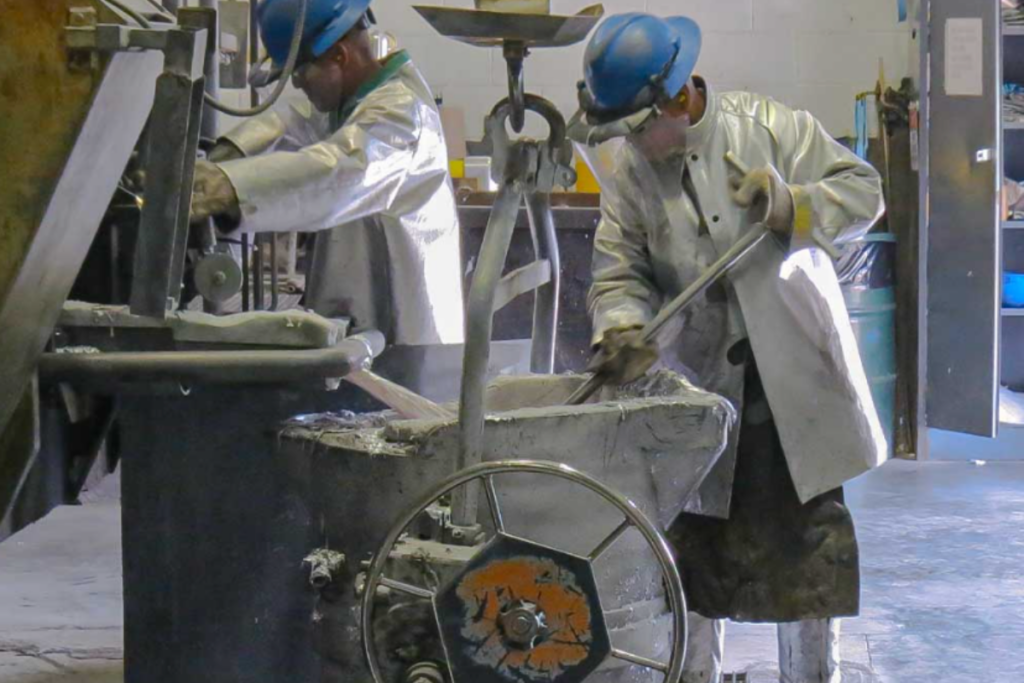 Inspection of a manufactured metal component